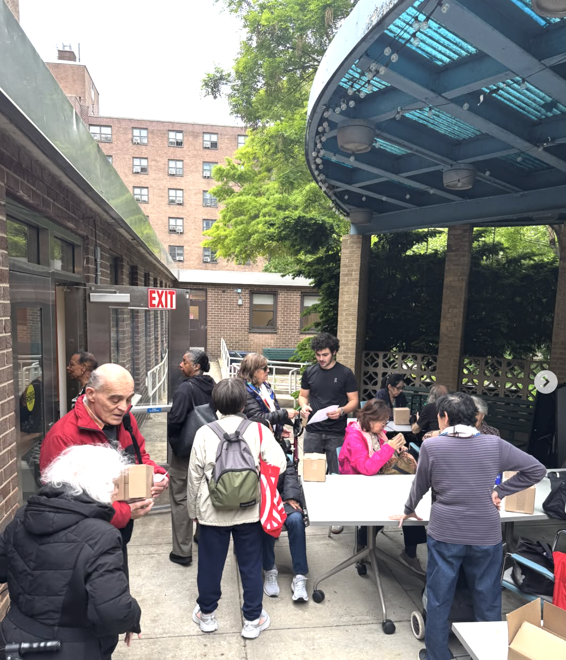 Distributing free home-planting kits with MintBox